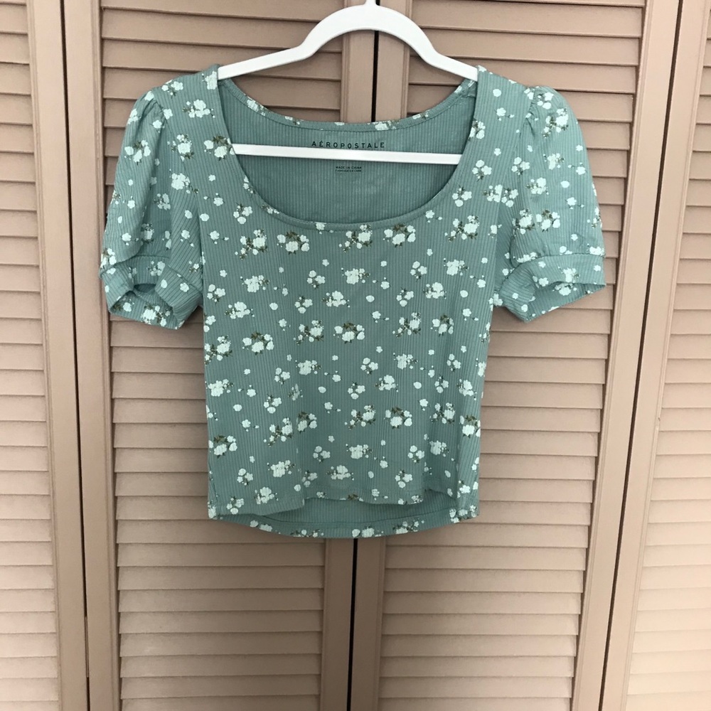 Aeropostale blue floral puffed sleeve tee